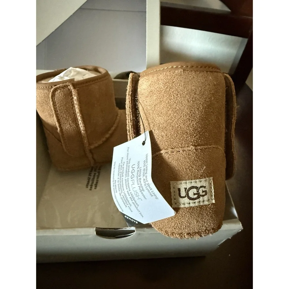 UGG BABY CLASSIC SIZE 04/05 (12-18 months) in Chestnut new in box with tag